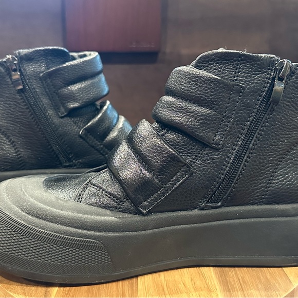 International Black Sneakers - UK - Picture 3 of 6